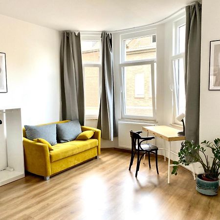 2 Rooms, Free Parking, 25 Min To Duesseldorf, 150 Mbps Wlan Duisburg Bagian luar foto