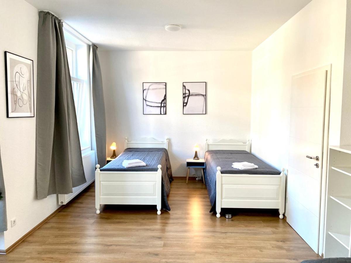 2 Rooms, Free Parking, 25 Min To Duesseldorf, 150 Mbps Wlan Duisburg Bagian luar foto