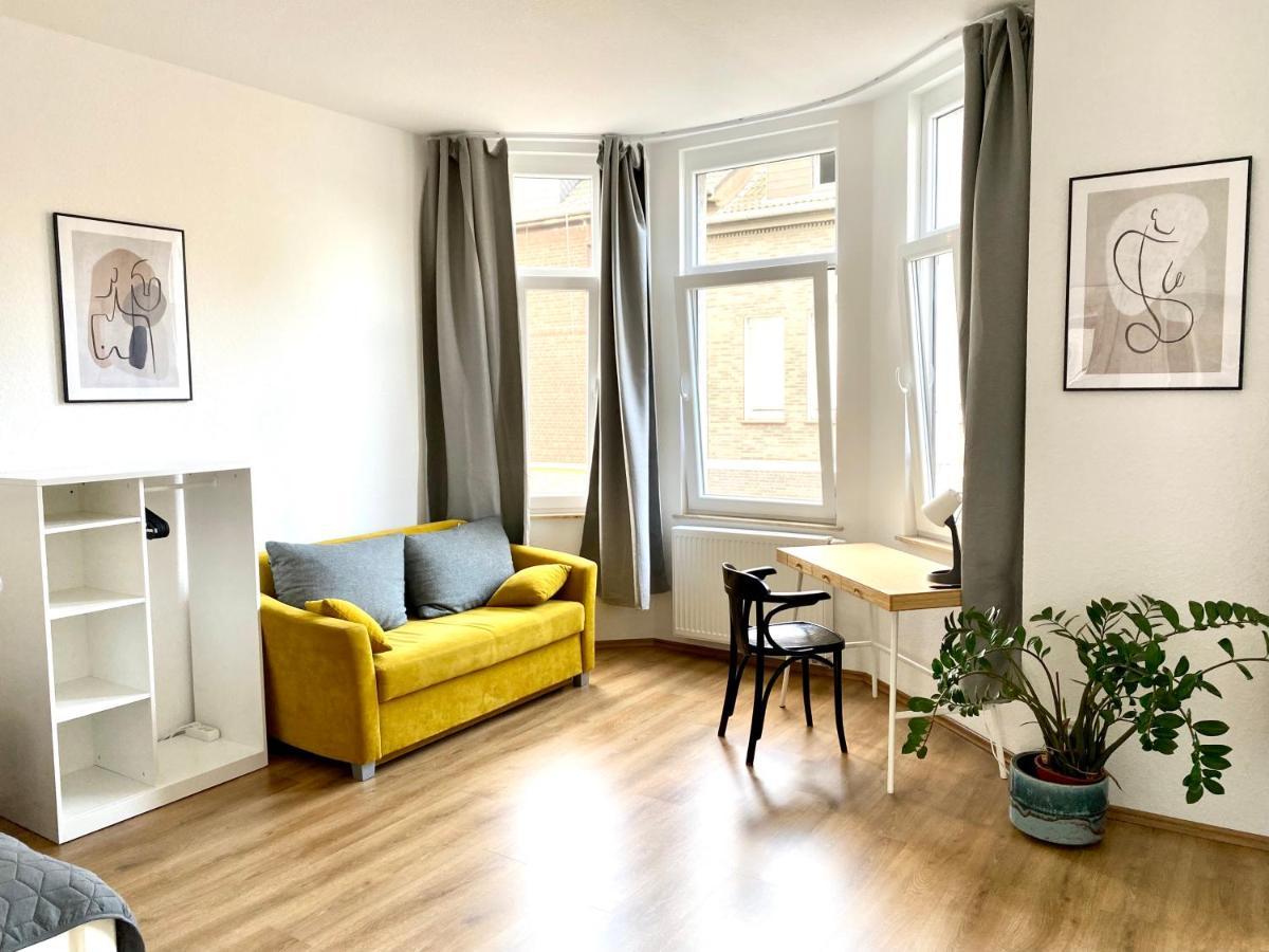 2 Rooms, Free Parking, 25 Min To Duesseldorf, 150 Mbps Wlan Duisburg Bagian luar foto
