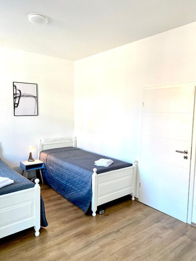 2 Rooms, Free Parking, 25 Min To Duesseldorf, 150 Mbps Wlan Duisburg Bagian luar foto