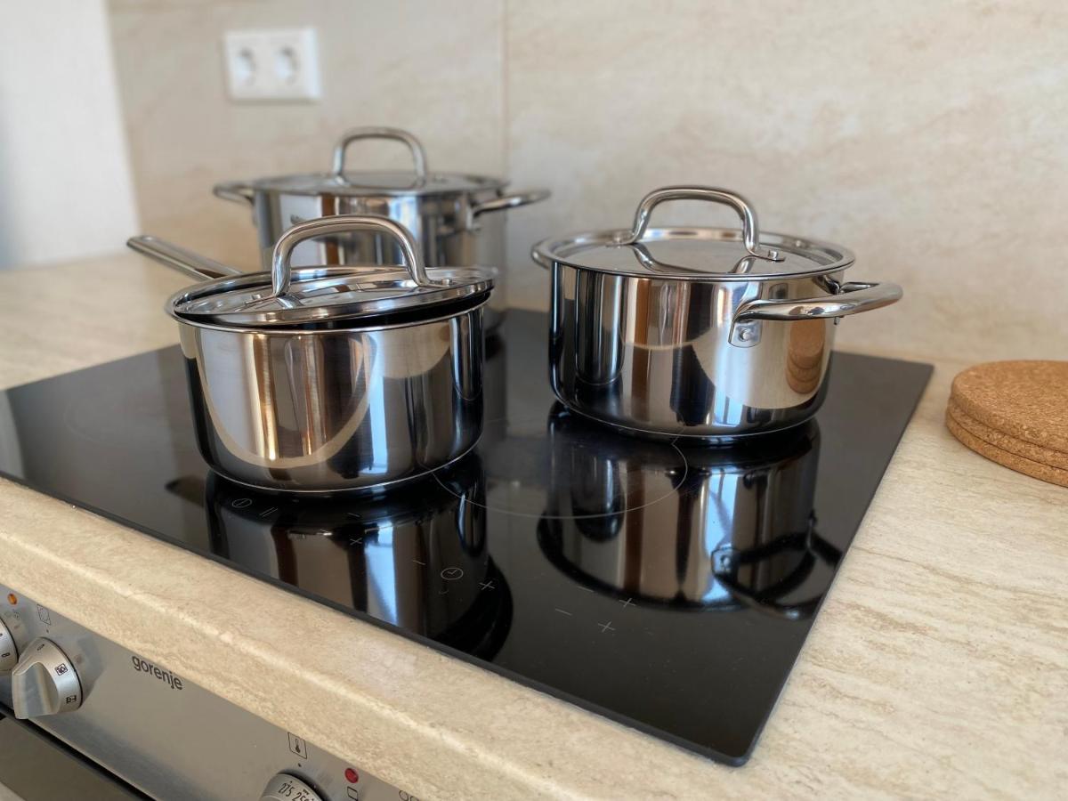 2 Rooms, Free Parking, 25 Min To Duesseldorf, 150 Mbps Wlan Duisburg Bagian luar foto