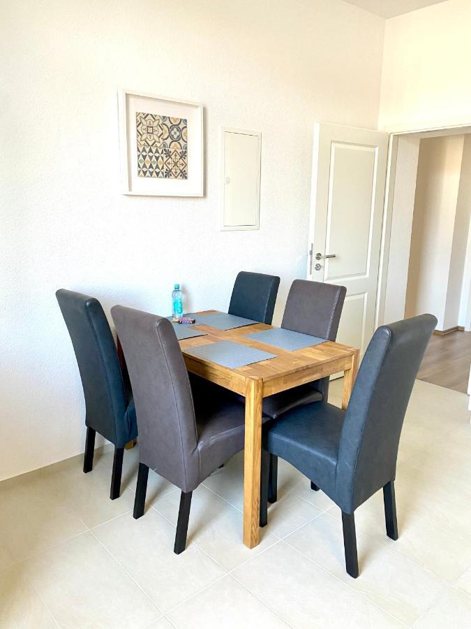 2 Rooms, Free Parking, 25 Min To Duesseldorf, 150 Mbps Wlan Duisburg Bagian luar foto