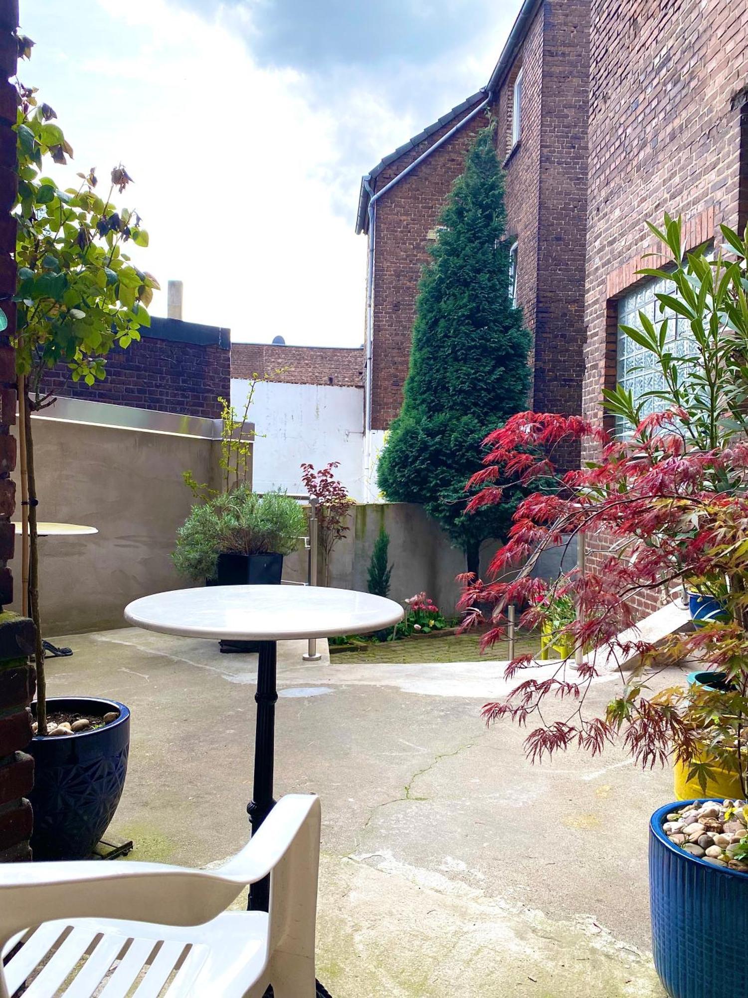 2 Rooms, Free Parking, 25 Min To Duesseldorf, 150 Mbps Wlan Duisburg Bagian luar foto