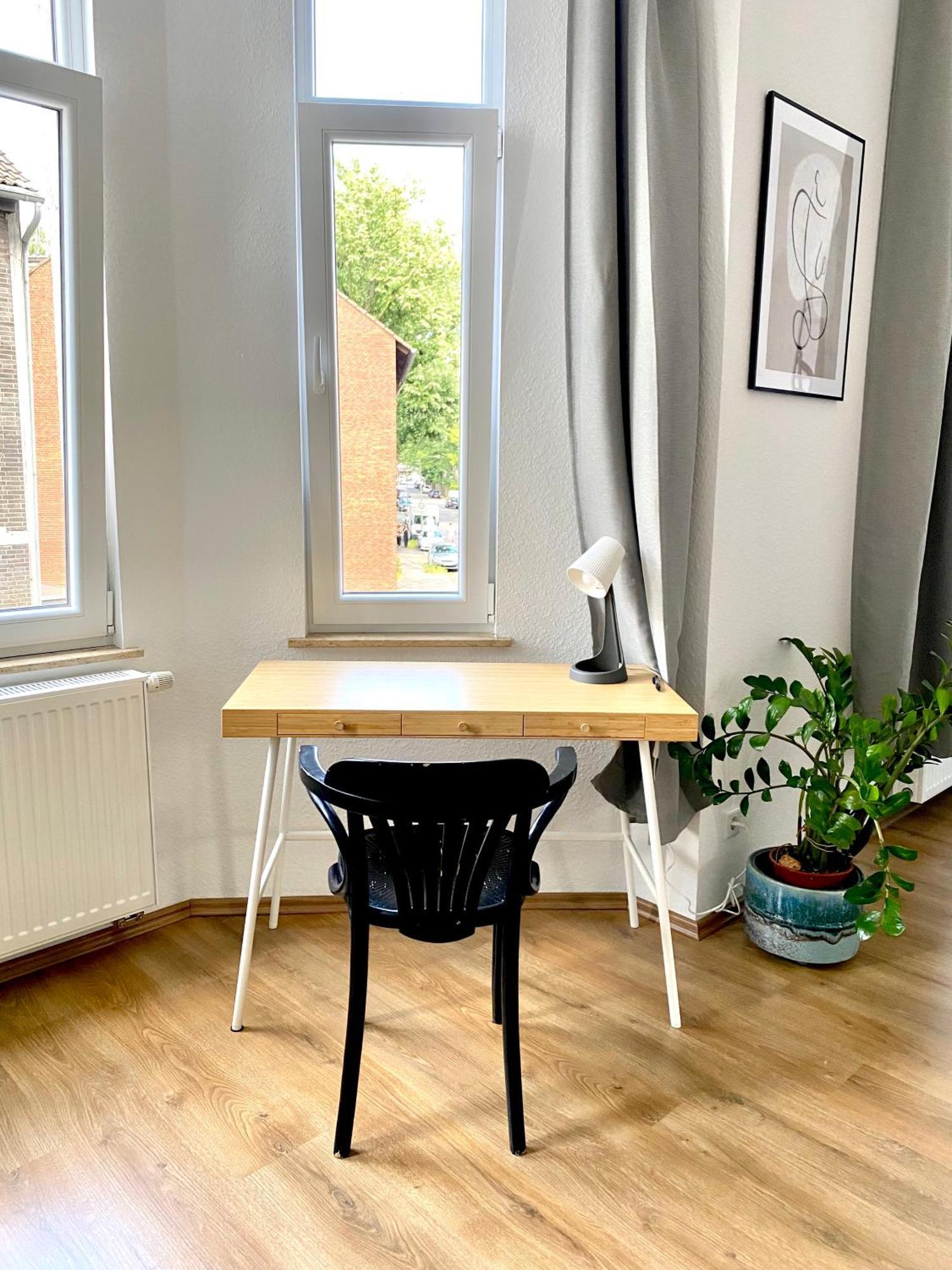 2 Rooms, Free Parking, 25 Min To Duesseldorf, 150 Mbps Wlan Duisburg Bagian luar foto