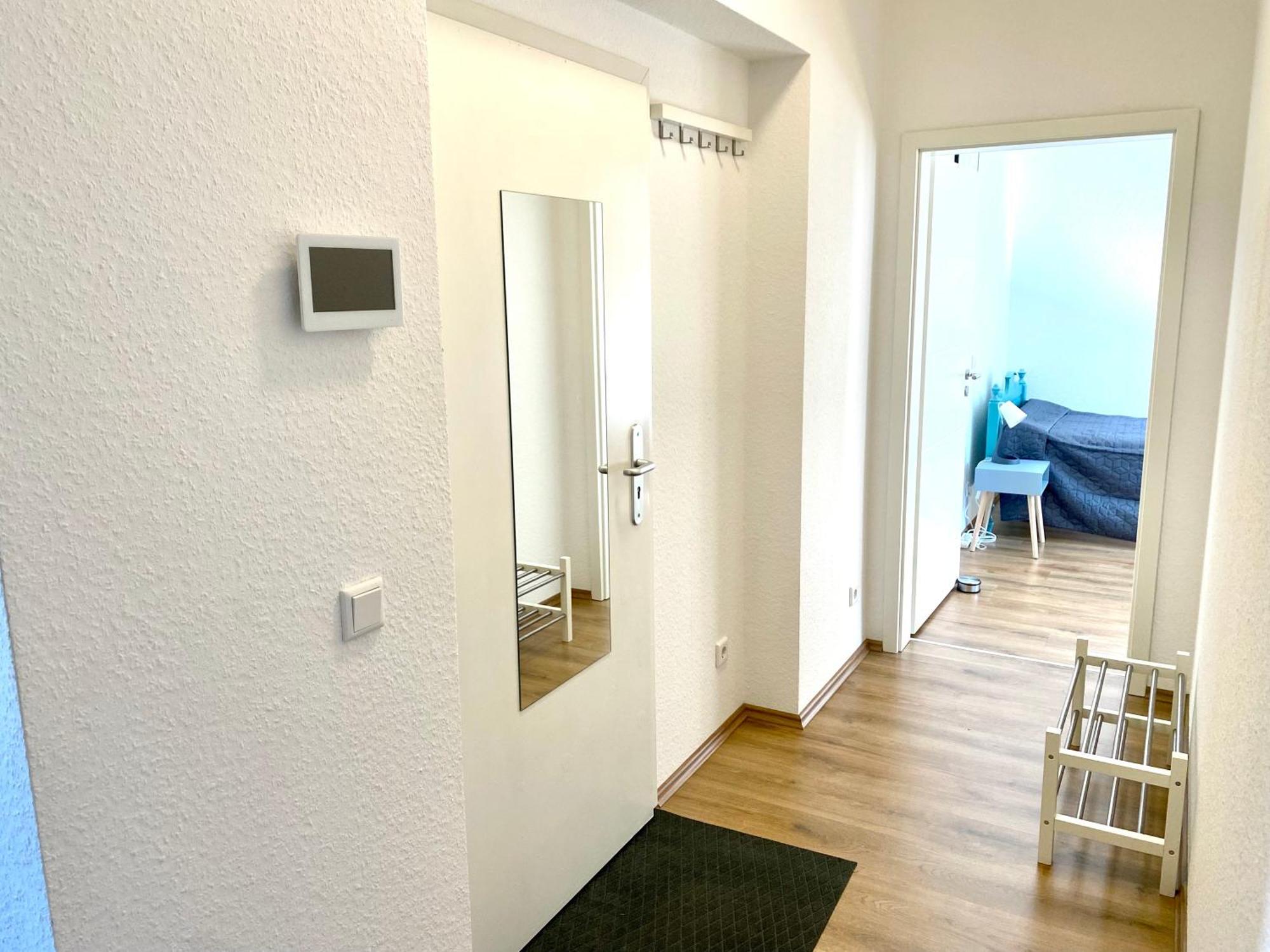 2 Rooms, Free Parking, 25 Min To Duesseldorf, 150 Mbps Wlan Duisburg Bagian luar foto