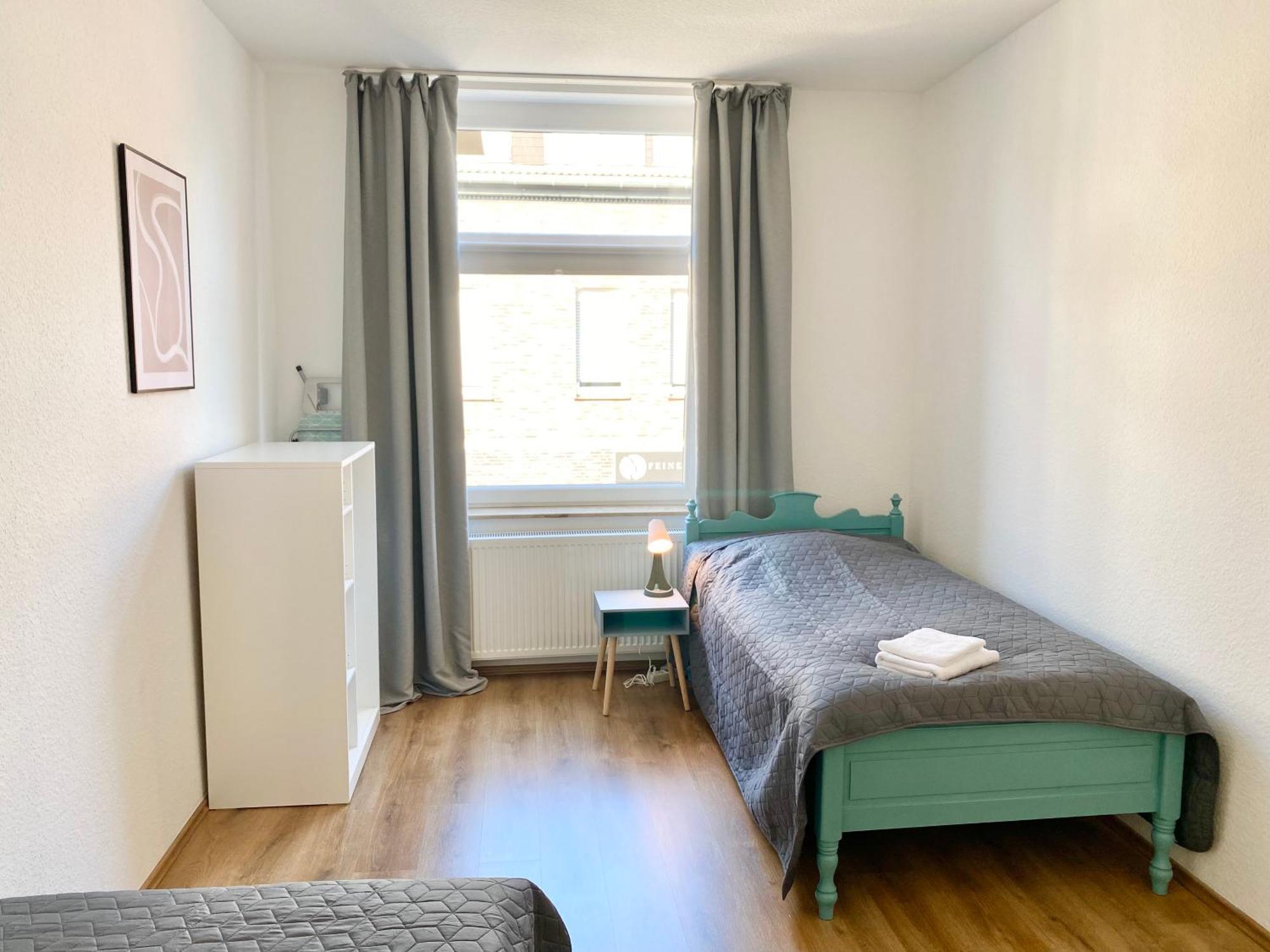2 Rooms, Free Parking, 25 Min To Duesseldorf, 150 Mbps Wlan Duisburg Bagian luar foto
