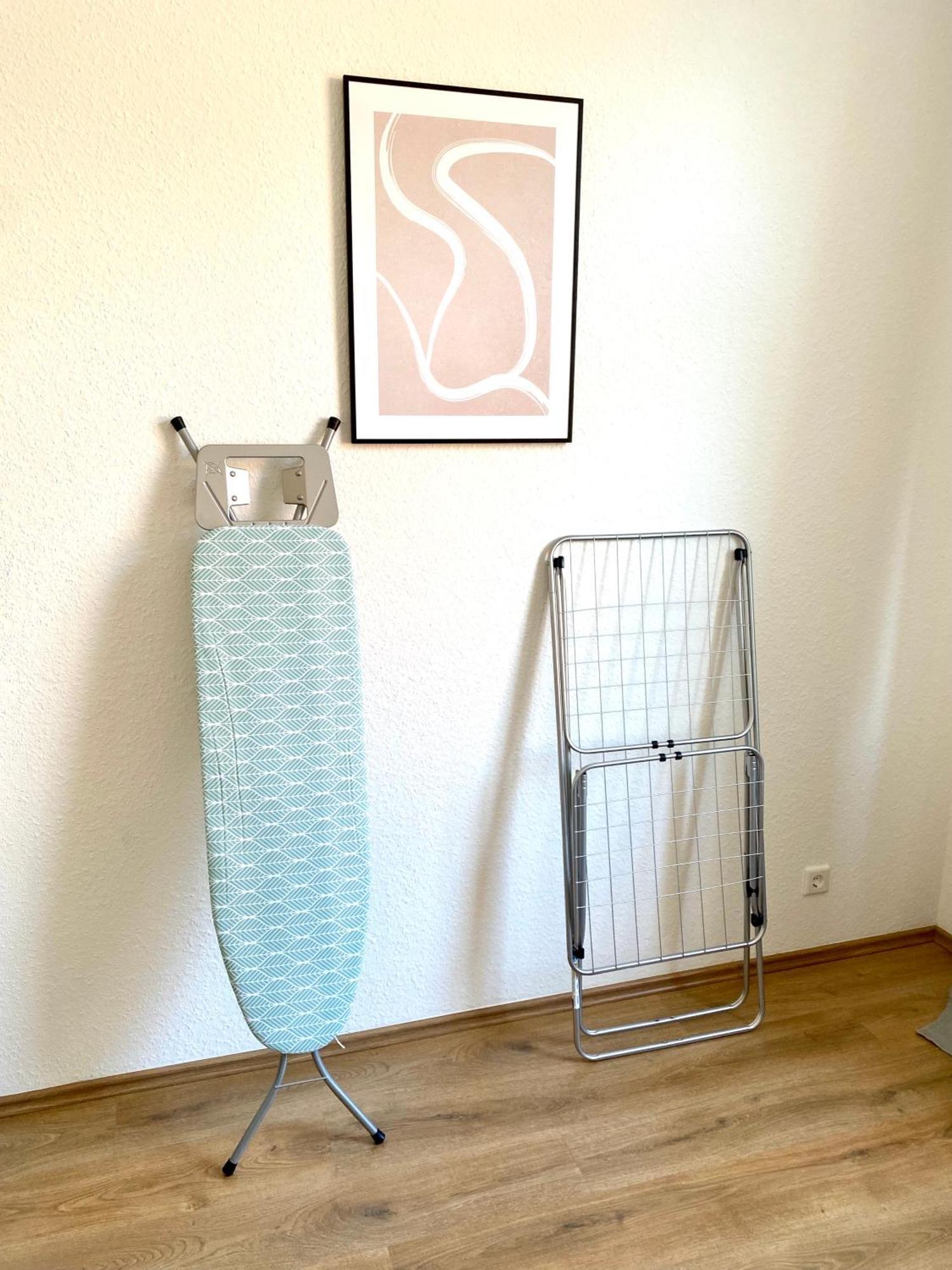 2 Rooms, Free Parking, 25 Min To Duesseldorf, 150 Mbps Wlan Duisburg Bagian luar foto