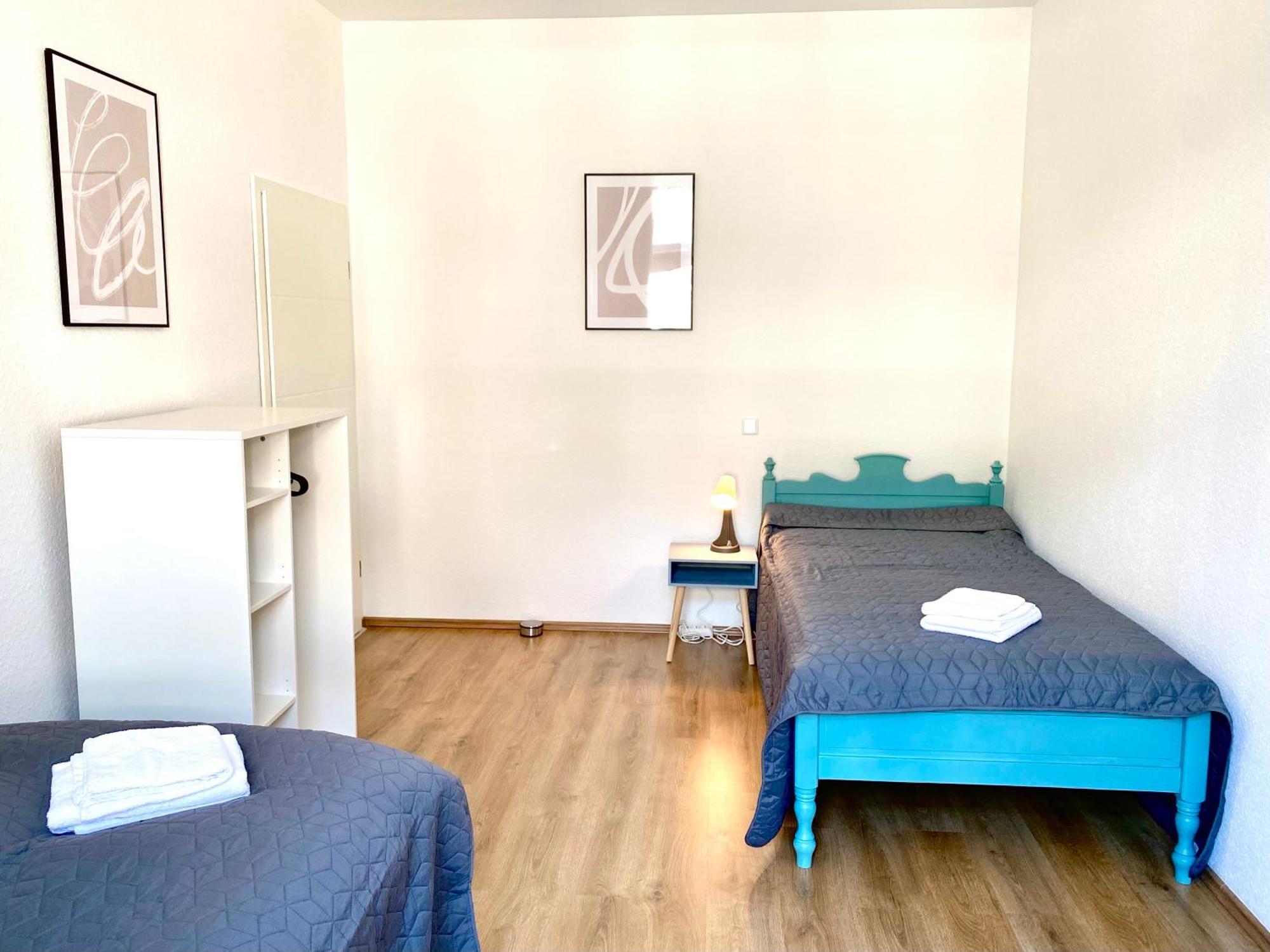2 Rooms, Free Parking, 25 Min To Duesseldorf, 150 Mbps Wlan Duisburg Bagian luar foto